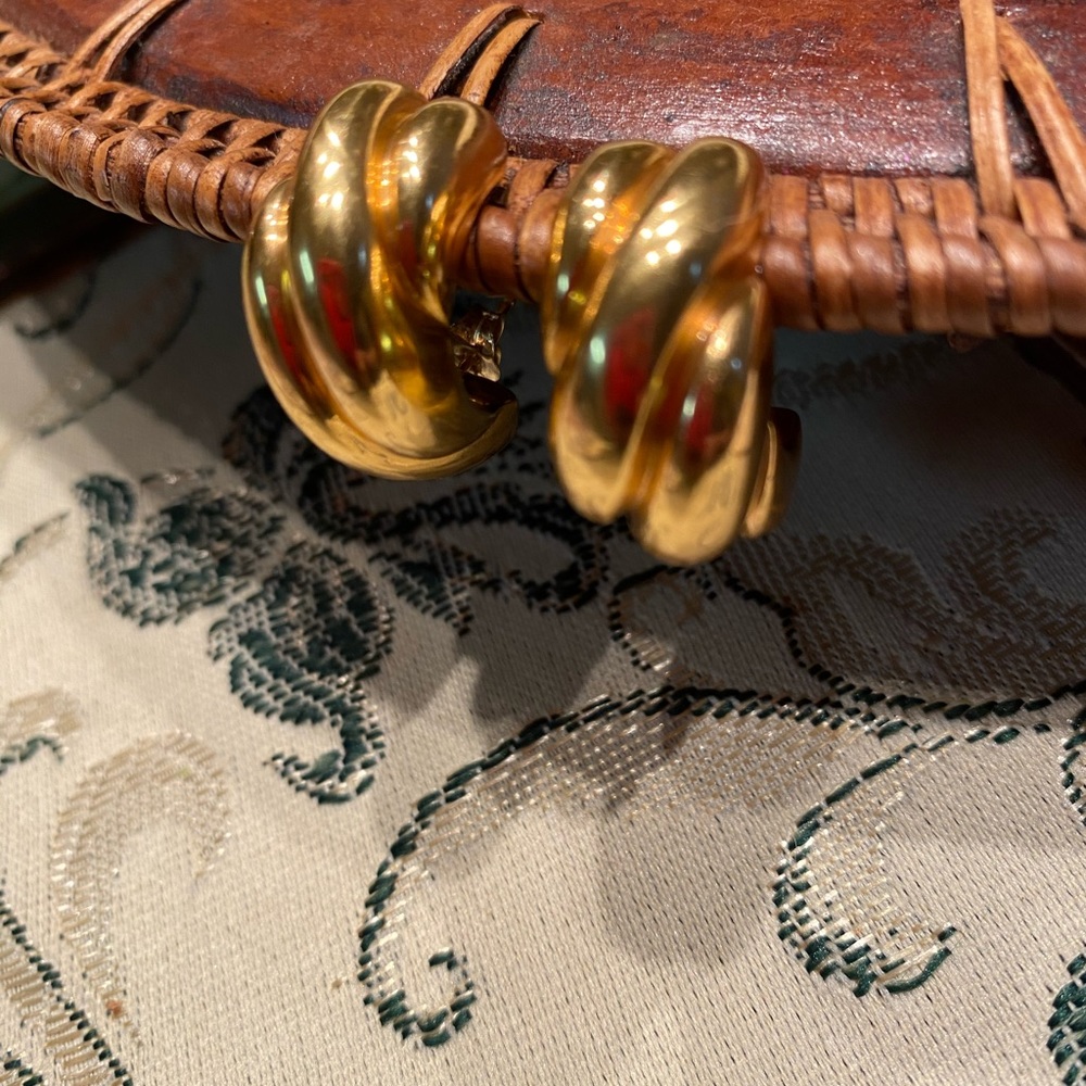 18 karat solid gold earrings